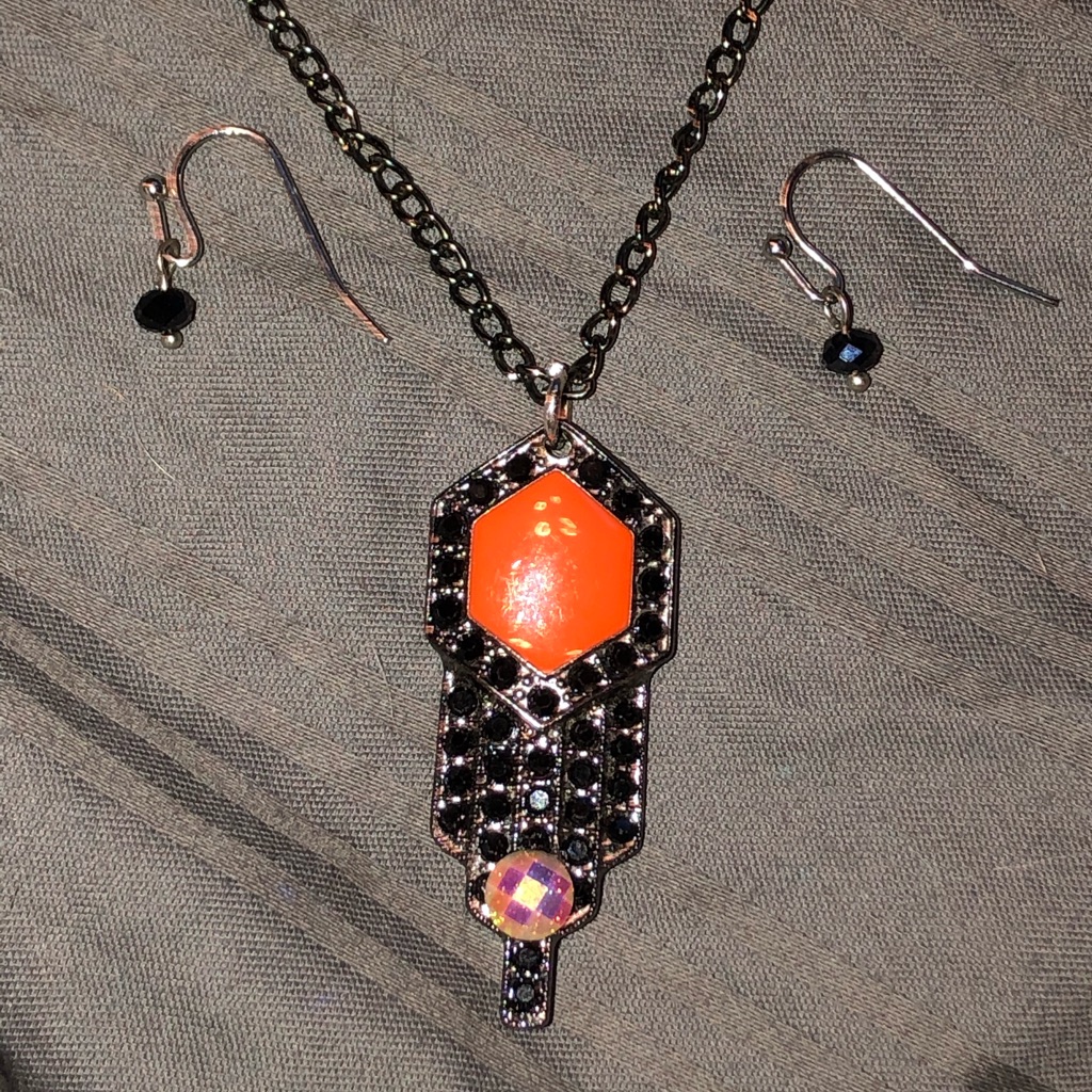 Orange Black Necklace Crystal New Boutique 20$